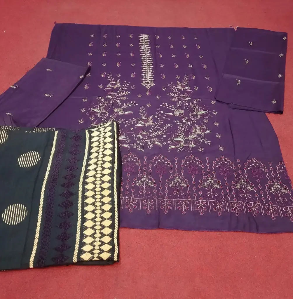 3 Piece Unstitched Heavy Embroidered Dhanak Wool Suit || مخملی دھاگے کی شال1